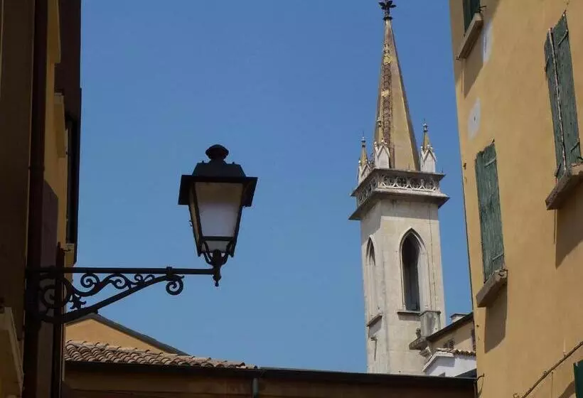 هتل Ariosto Centro Storico