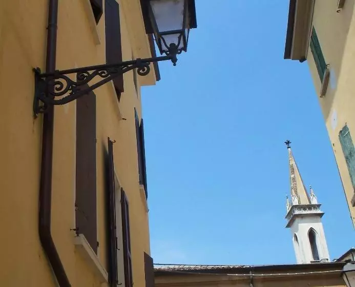 هتل Ariosto Centro Storico