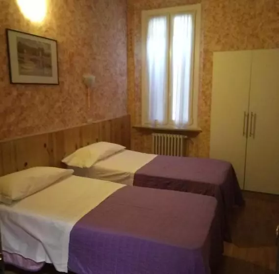 هتل Ariosto Centro Storico