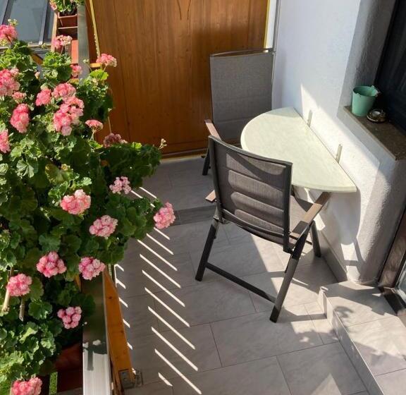 فندق Gästehaus Und Weinbau Zur Wiederkehr Strudler