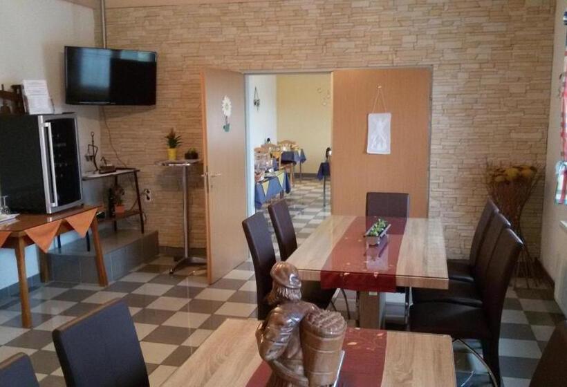 فندق Gästehaus Und Weinbau Zur Wiederkehr Strudler