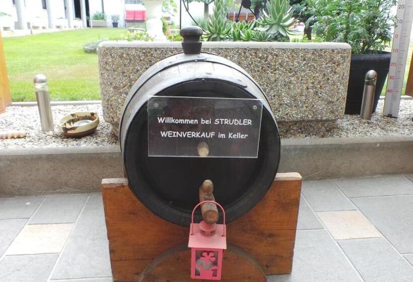 فندق Gästehaus Und Weinbau Zur Wiederkehr Strudler