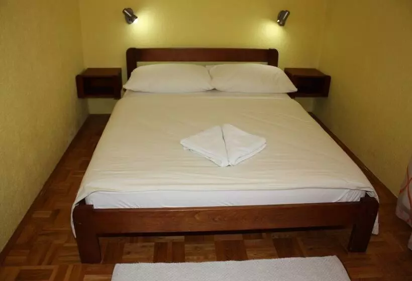 בית מלון כפרי House Hodak