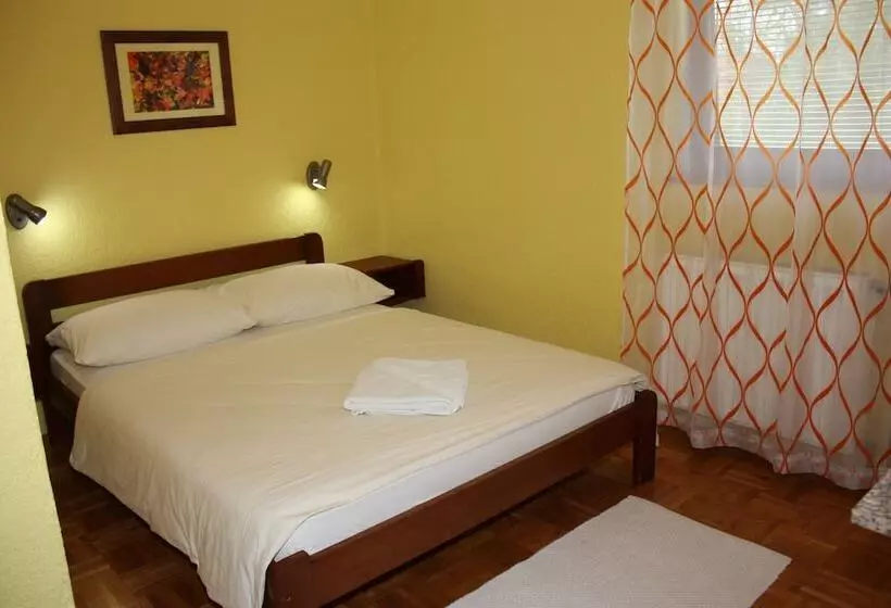 בית מלון כפרי House Hodak