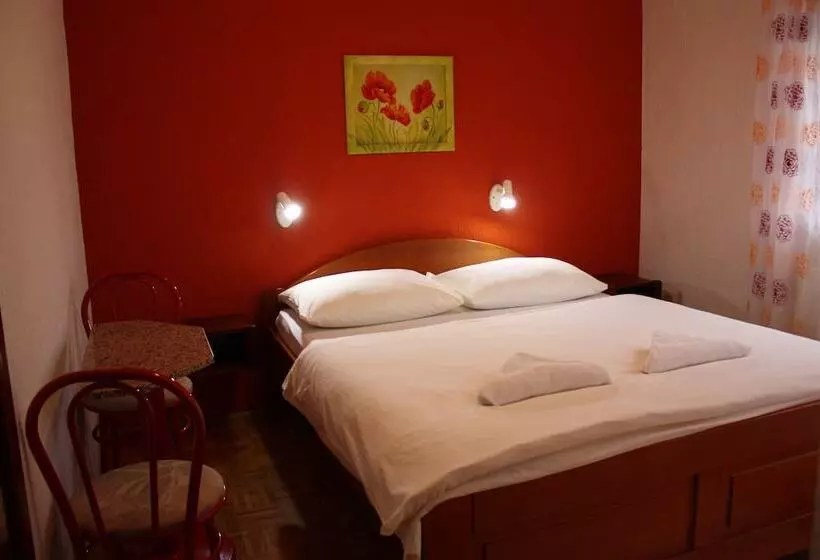 בית מלון כפרי House Hodak