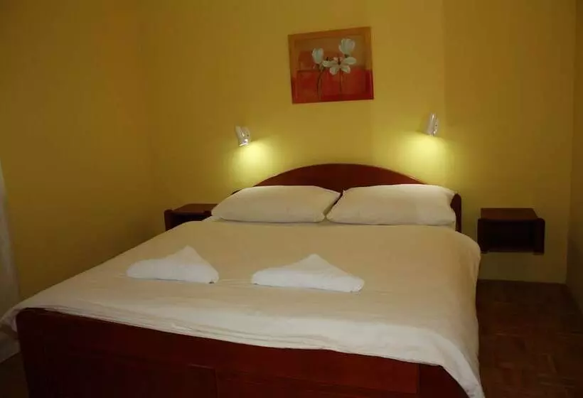 בית מלון כפרי House Hodak