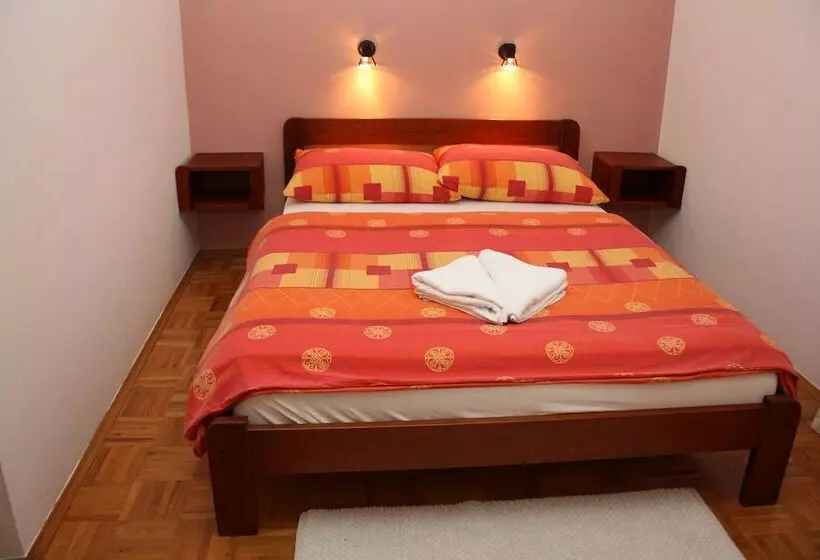 בית מלון כפרי House Hodak