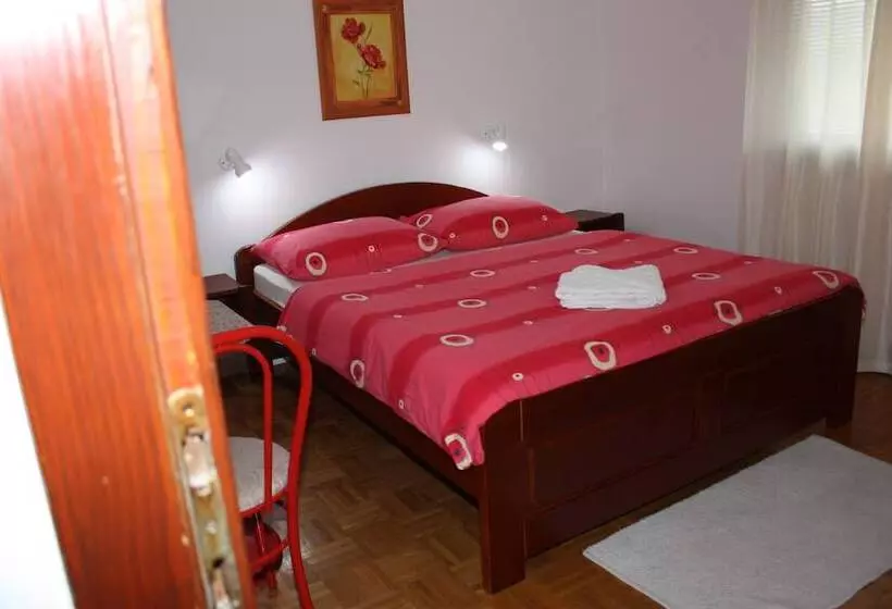 בית מלון כפרי House Hodak