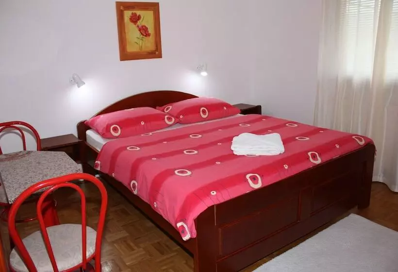 בית מלון כפרי House Hodak