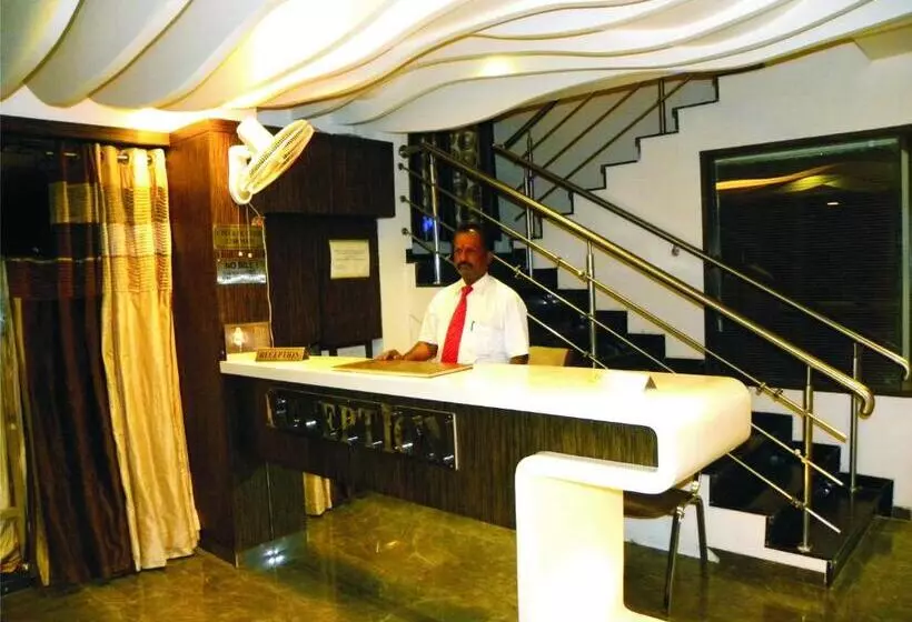 Hotelli Shradha Saburi Palace