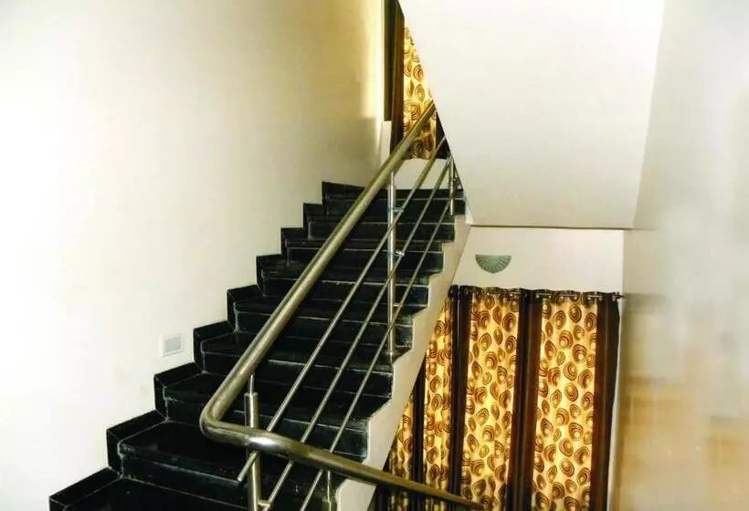 Hotelli Shradha Saburi Palace