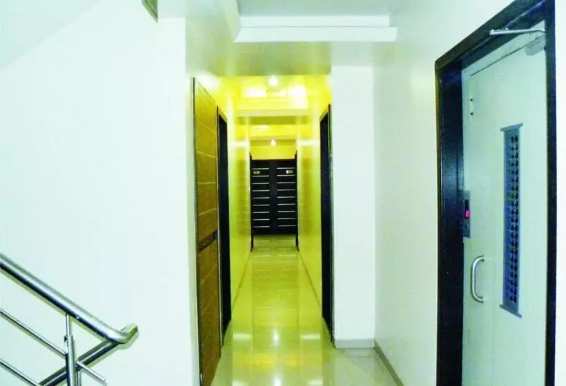 Hotelli Shradha Saburi Palace