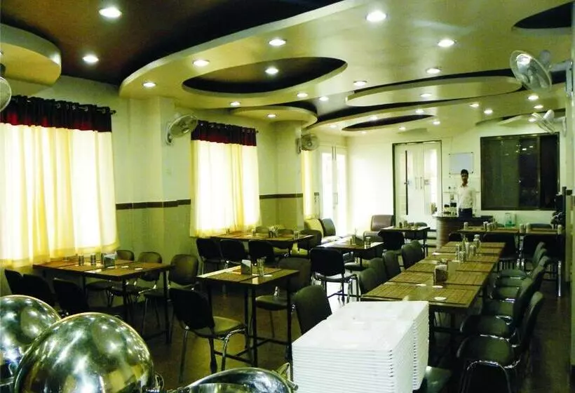 Hotelli Shradha Saburi Palace