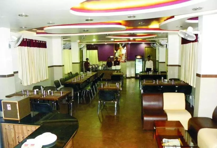 Hotelli Shradha Saburi Palace