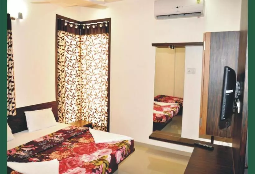 Hotelli Shradha Saburi Palace