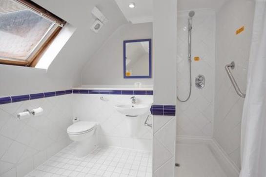 酒店 Travelodge Walton on Thames