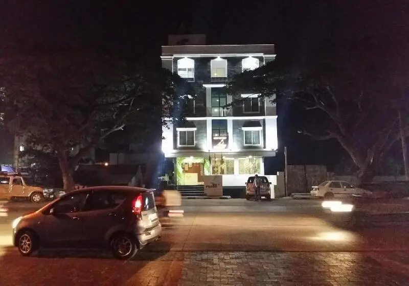 Hotel White Parrot
