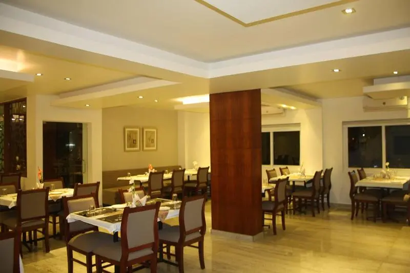 Hotel White Parrot