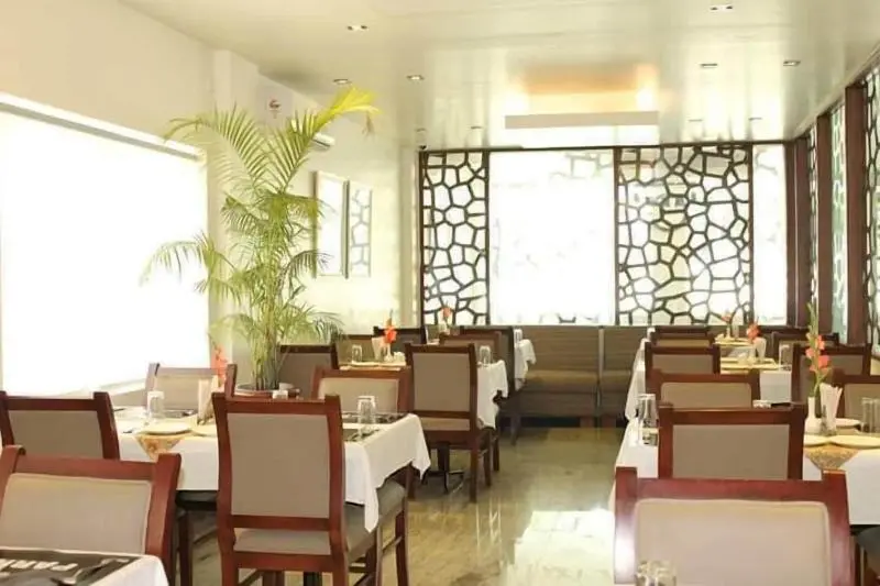 Hotel White Parrot