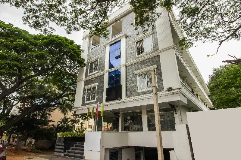Hotel White Parrot