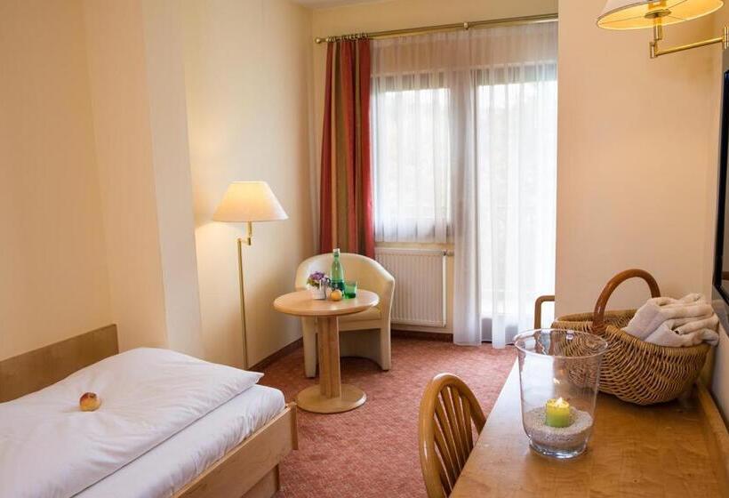 Simon   Hotel & Café