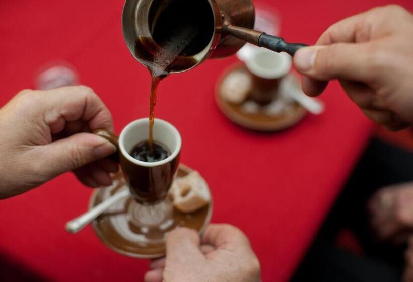 Simon   Hotel & Café