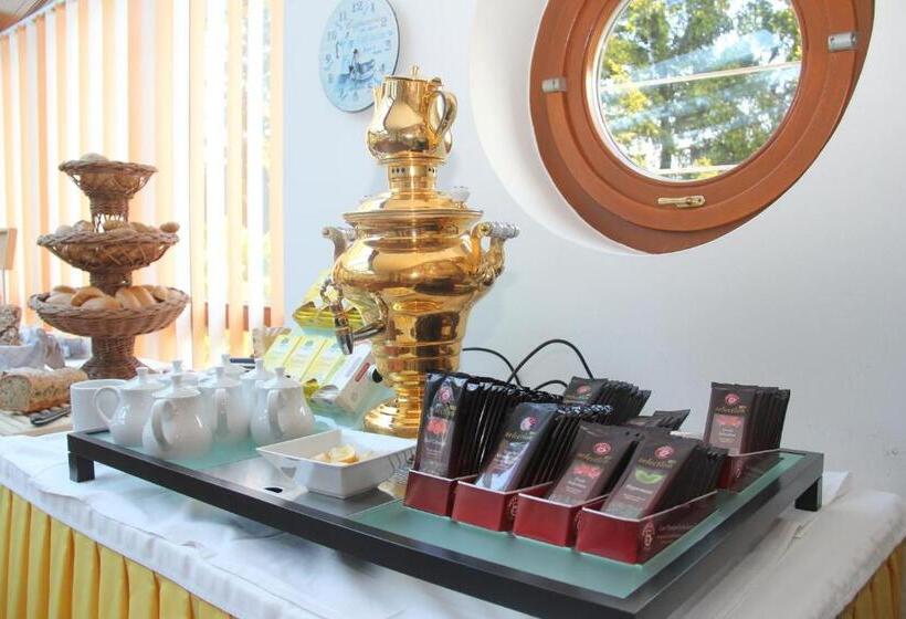 Simon   Hotel & Café