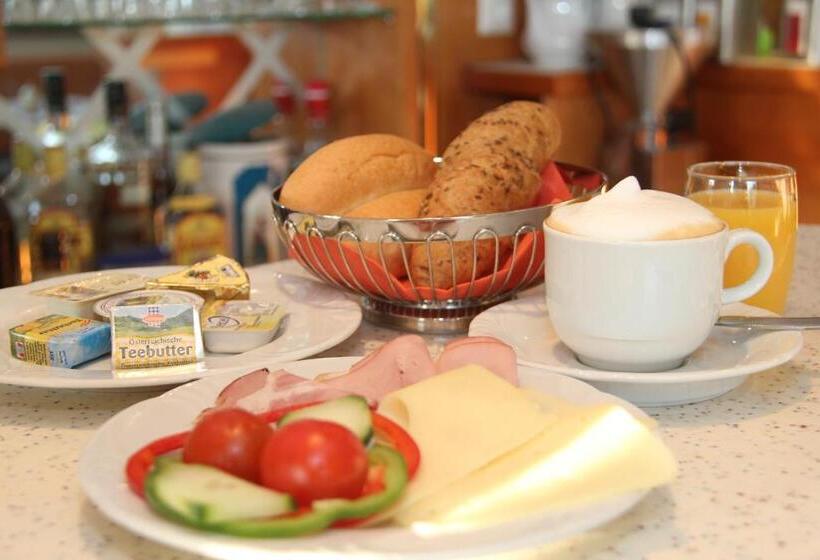 Simon   Hotel & Café