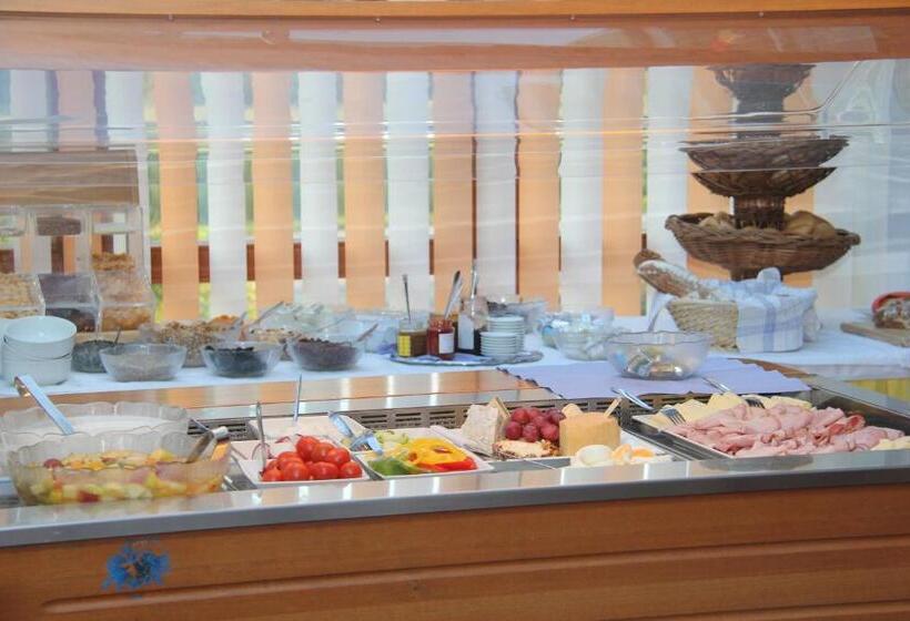 Simon   Hotel & Café