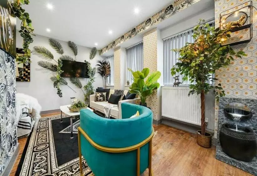 Boho Jungle   Luxury 1bed Apt  Long Stay Discounts