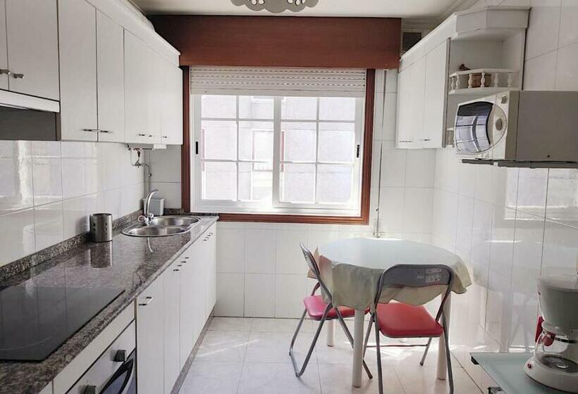 Piso Céntrico En Sanxenxo. Silgar A 2 Min Andando