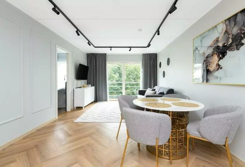 Central Rosi Art Deco Apartment With Parking