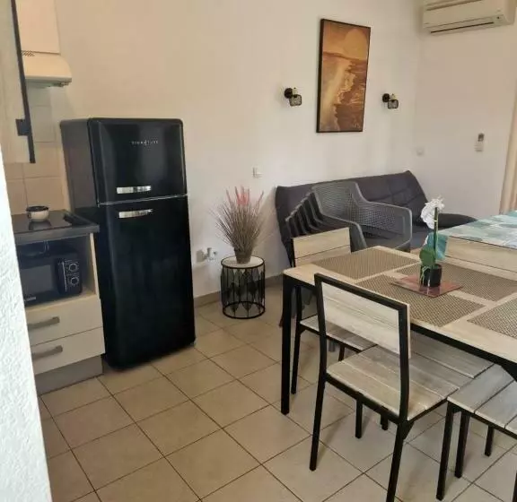 Charmant Logement Avec Piscine à 300 M De La Plage