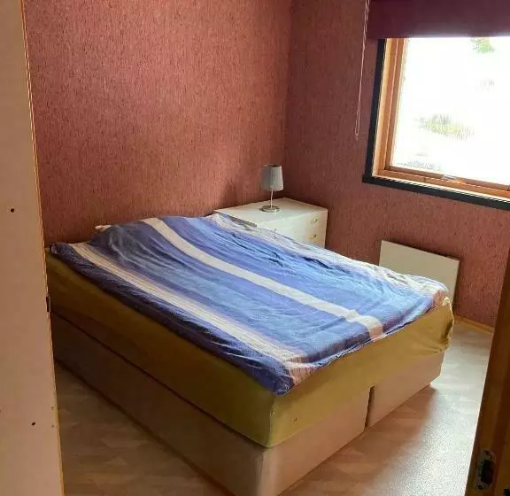 Halsfjord Cabin