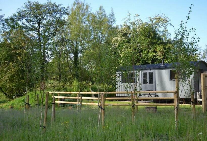 Large Luxury Shepherds Hut With Hot Tub Nr Bath