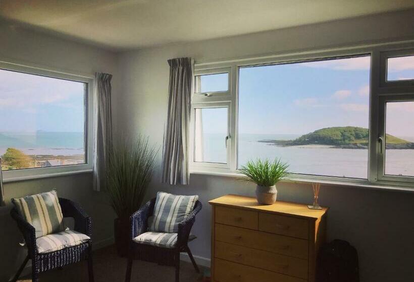 Sea Spirit   Sweeping Sea Views First Floor Spacious Modern Apartment In Looe  With Free Parking!
