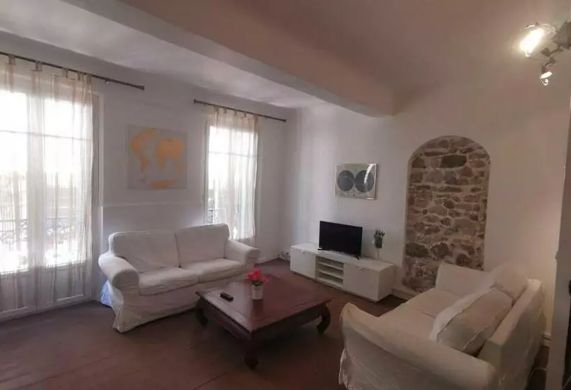 Studio Toulon 2nd Floor