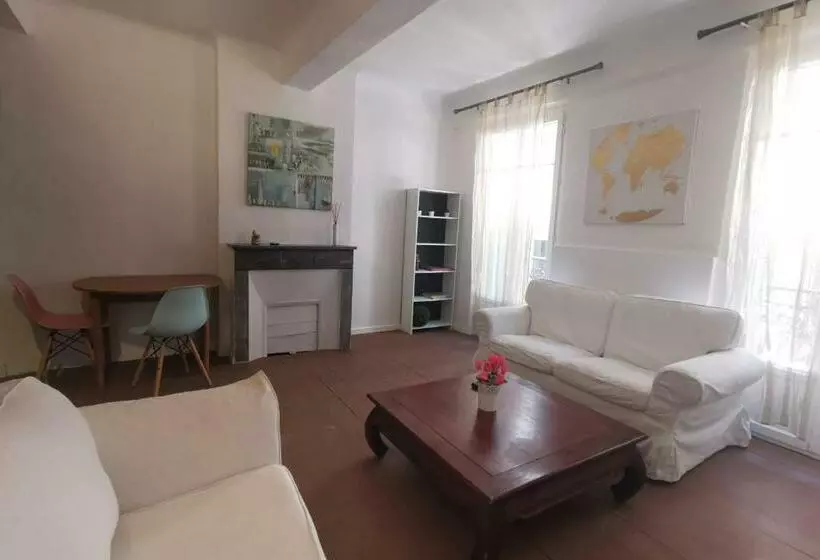Studio Toulon 2nd Floor