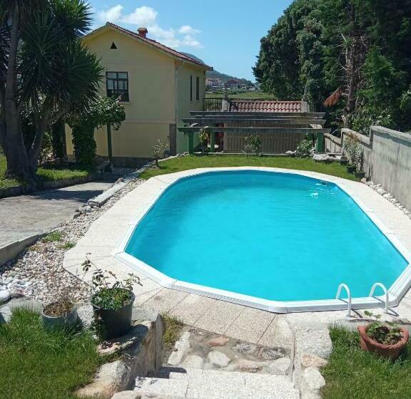 Casa Con Piscina Al Lado Del Mar En Viladesuso
