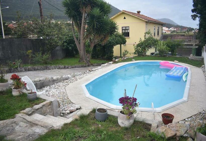 Casa Con Piscina Al Lado Del Mar En Viladesuso