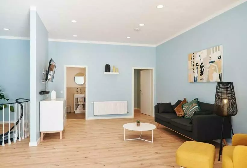 Design Apartment Mit Kostenfreiem Garagen Parkplatz Im Zentrum