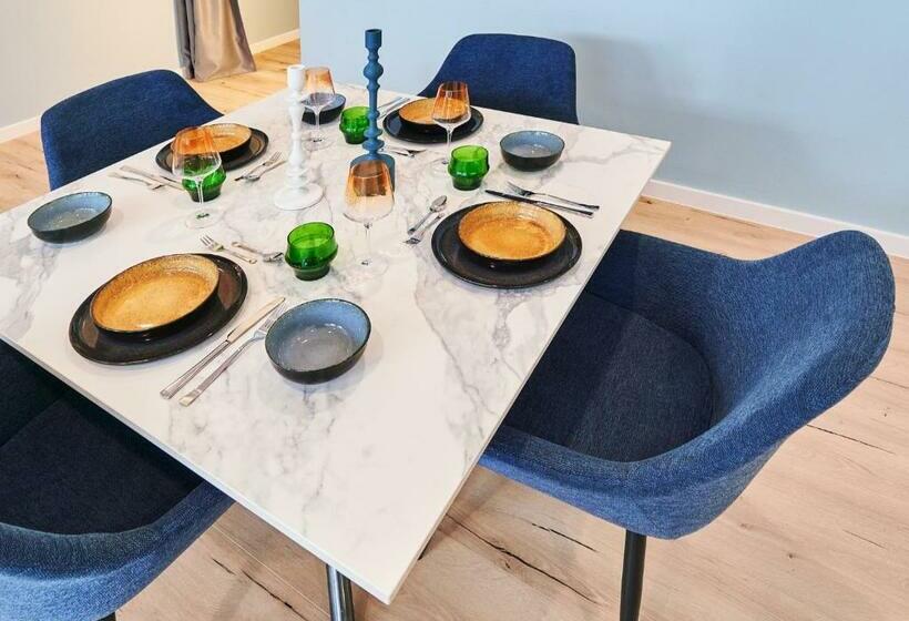 Design Apartment Mit Kostenfreiem Garagen Parkplatz Im Zentrum