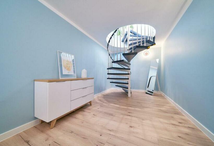 Design Apartment Mit Kostenfreiem Garagen Parkplatz Im Zentrum