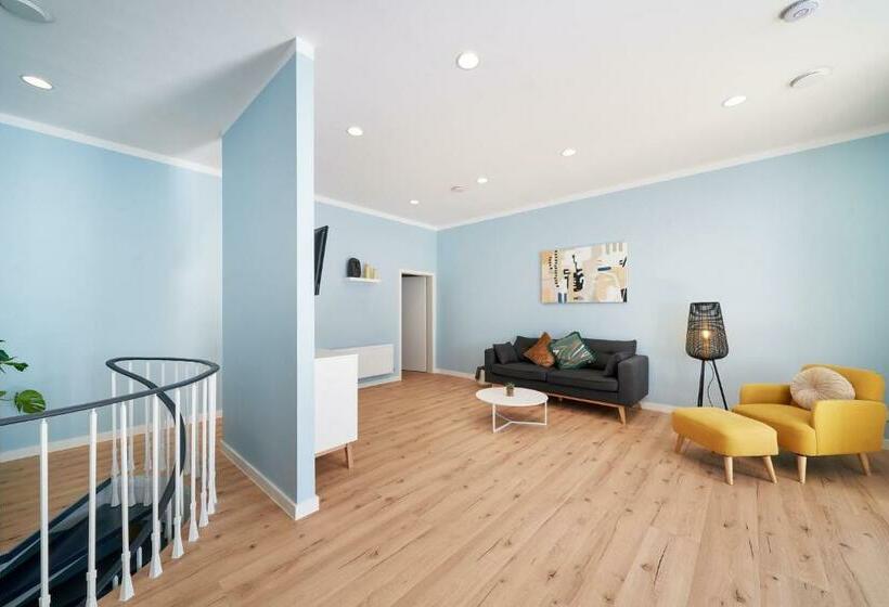 Design Apartment Mit Kostenfreiem Garagen Parkplatz Im Zentrum