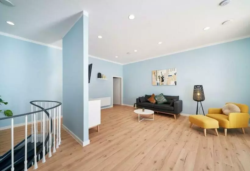 Design Apartment Mit Kostenfreiem Garagen Parkplatz Im Zentrum