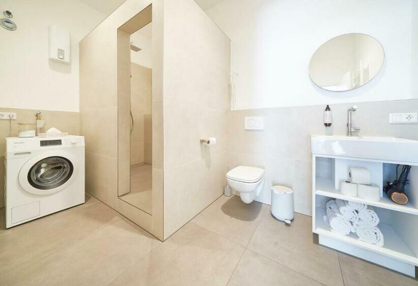 Design Apartment Mit Kostenfreiem Garagen Parkplatz Im Zentrum