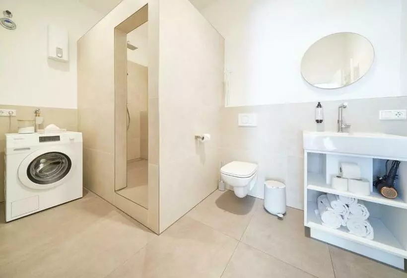 Design Apartment Mit Kostenfreiem Garagen Parkplatz Im Zentrum