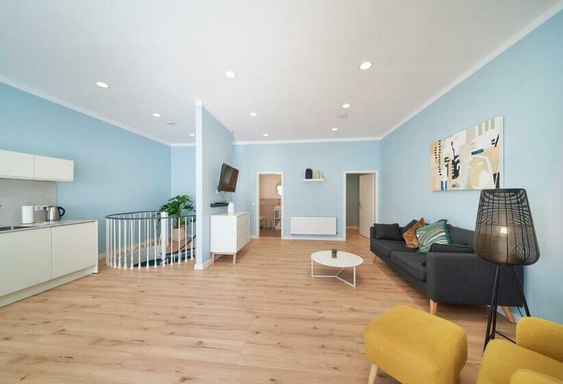 Design Apartment Mit Kostenfreiem Garagen Parkplatz Im Zentrum