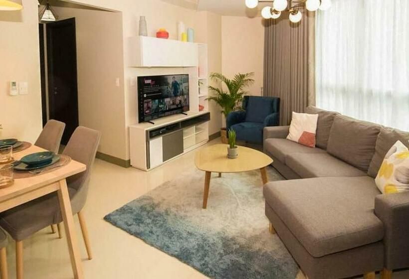 Holiday Suite At Uptown Parksuites Ii Uptown Bgc