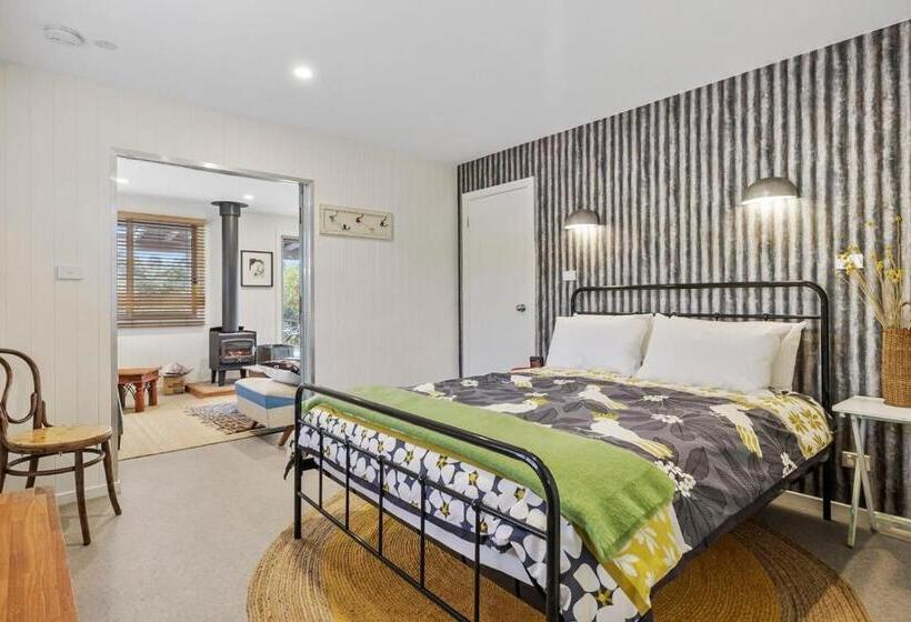 Little Secret  Charming Clifton Beach Sanctuary